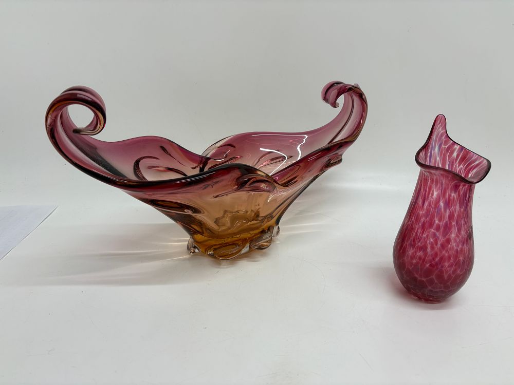 Lot 716: Two Pieces of Mid-Century Bi-Colour and Pulled Feather Art Glass