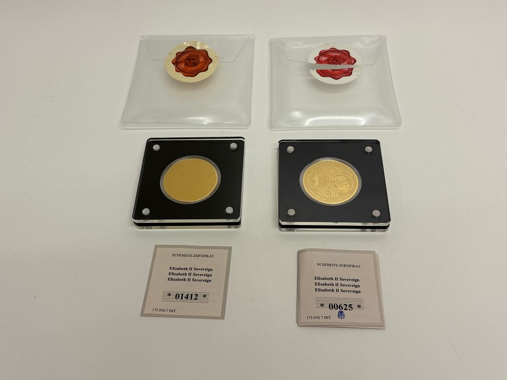 Lot 39: A Pair of Niger 2021 Elizabeth II Sovereign Commemorative 1/200 oz 999 Fine Gold Proof Coins