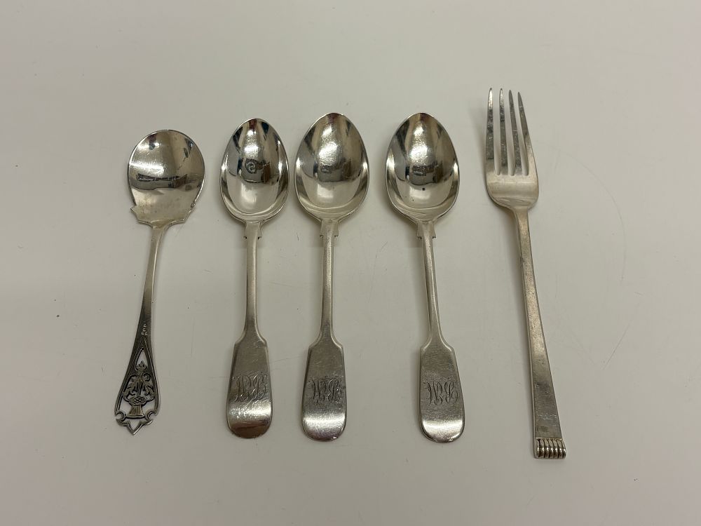 Lot 46: A Collection of Sterling Silver Flatware Including Fiddle Pattern Spoons circ 100.1g