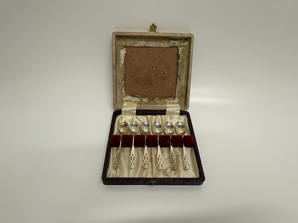 Lot 47: A Set of Six Arts and Crafts Sterling Silver Coffee Spoons by Liberty & Co Ltd 40.43g