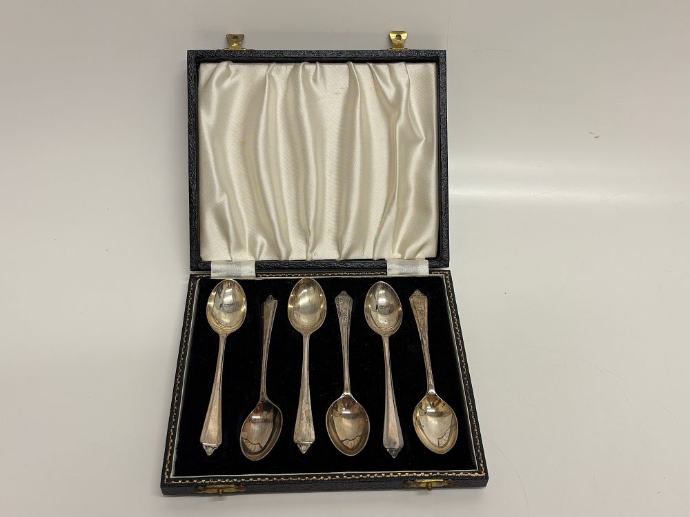 Lot 49: A Set of Six Sterling Silver Art Deco Teaspoons Birmingham 1949