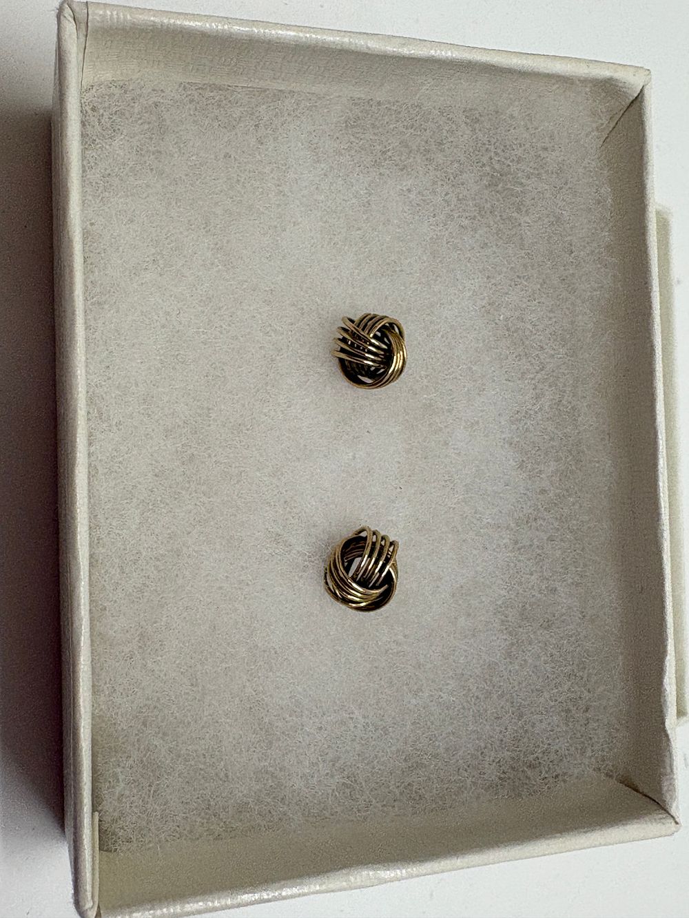 Lot 32: A Pair of 9ct Gold Wire Knot Stud Earrings Gross Circa 1g