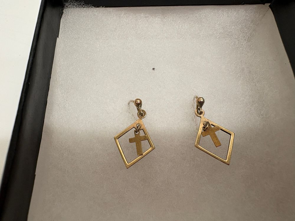 Lot 33: A Pair of 9ct Gold Rhomboid and Cross Drop Earrings Gross Circa 0.8g