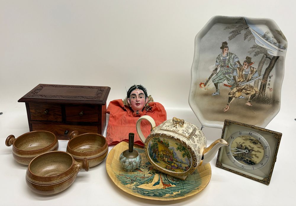 Lot 730: A Japanese painted porcelain tray, signed Seigetsu Inshi, Meiji period (1868-1912) and a group of decorative items
