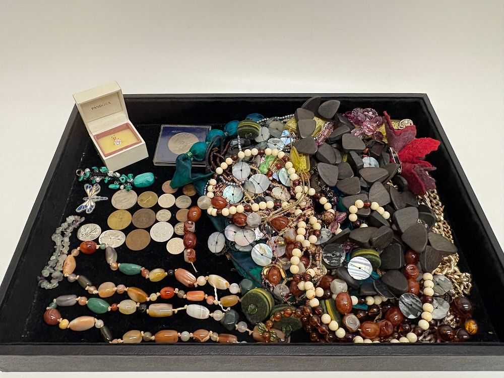 Lot 732: A Collection of Costume Jewellery, Beaded Necklaces and International Coinage