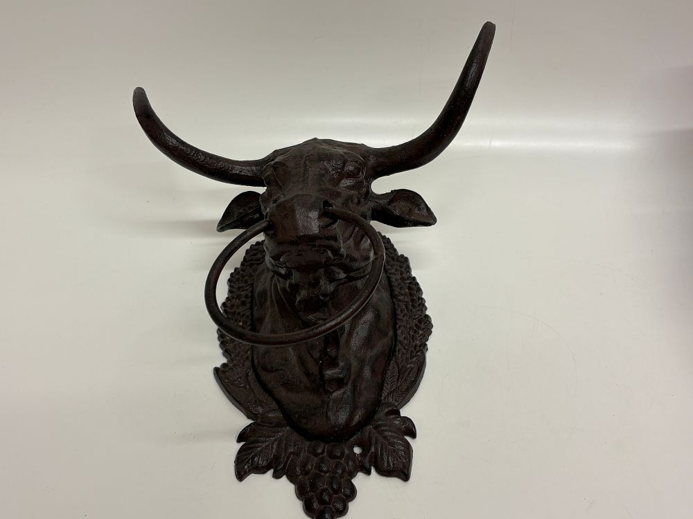 Lot 739: A cast iron longhorn bull wall mount towel rail