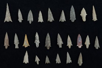 Pre-Columbian Bird Points (25). Pre-Columbian Inca small flint arrowheads aka bird points, from