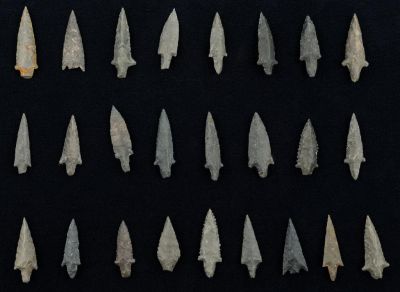Pre-Columbian Bird Points (25). Pre-Columbian Inca small flint arrowheads aka bird points, from