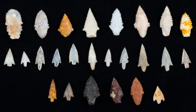 Pre-Columbian Colorful Bird Points (25). Pre-Columbian Inca small colorful arrowheads aka bird