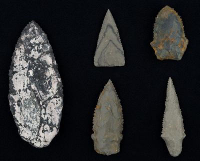 Pre-Columbian Spear Knife & Large Arrowheads. Pre-Columbia Inca flint knife and 4 large