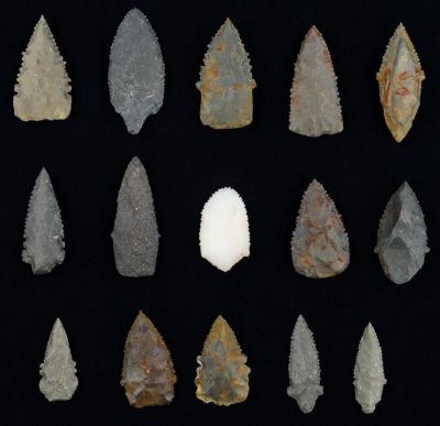 Pre-Columbian Arrowheads (15). Pre-Columbia Inca flint arrowheads from Bolivia and Peru, South