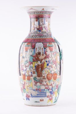 Large 100 Children Chinese Vase. A large Chinese vase in the "100 Children" design. Vase 