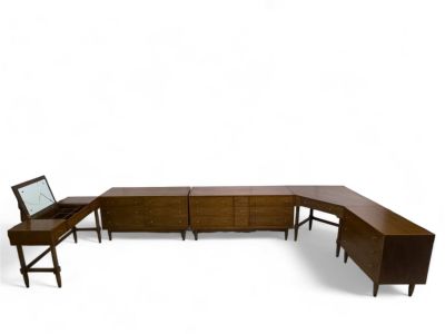 5 Piece Bedroom Set by National Furniture Co. A five piece mid century modern bedroom set from 