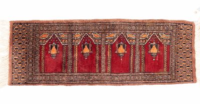 Persian Prayer Mat w/ Hanging Lamp Motif. First half 20th century Persian prayer mat with 