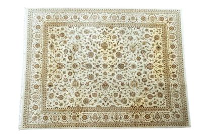 Oriental Oushak Rug. Oushak rug pattern floral and vines pattern. Measures approx. 15' 4" L x 