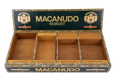 Macanudo Robust Cigar Display Case. Macanudo Robust wooden cigar display case, divided into 4 