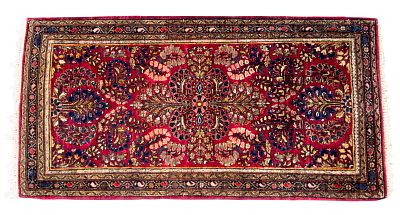 Antique Sarouk Rug. Antique Sarouk rug with short fringe and foliate motifs. Measures approx. 
