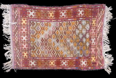 Turkish Wool Kilim Rug. Turkish wool kilim area rug featuring a central field of repeating 