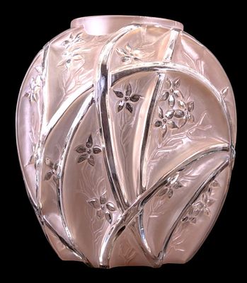 Consolidated Glass Vase, Reuben Haley (1893-1963). Early Consolidated Glass and Lamp Co. molded 