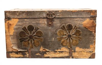 Antique Asian Chest/Trunk. Antique Asian chest/trunk with usual lock form, 2 handles either 