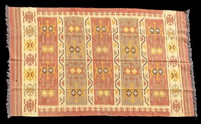 Hand-Woven Wool Jute Kilim Rug. Hand-woven wool Jute Kilim rug with repeating geometric motifs 