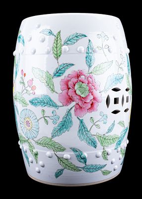 Chinese Famille Rose Porcelain Garden Seat. A Chinese Famille Rose decorated porcelain garden 