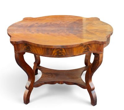 Victorian Walnut Parlor Table. A Victorian walnut parlor table, note some wrinkles/hairlines on 