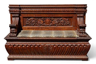 Italian Renaissance Revival Wooden Storage Bench. Italian Renaissance Revival style carved 