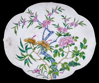 Antique Chinese Famille Rose Porcelain Plaque. Antique Chinese porcelain plaque of shaped form 