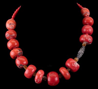 Coral Necklace measures approx. 7 3/4". 142g Condition: Absence of a condition statement does 