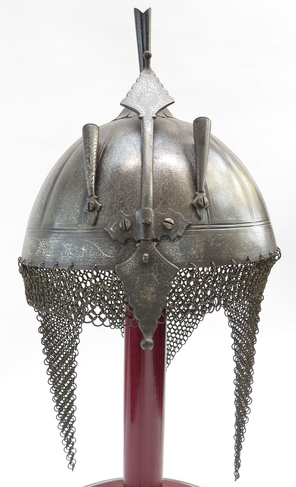 Lot 191: A MUGHAL INDIAN TOP HELMET
