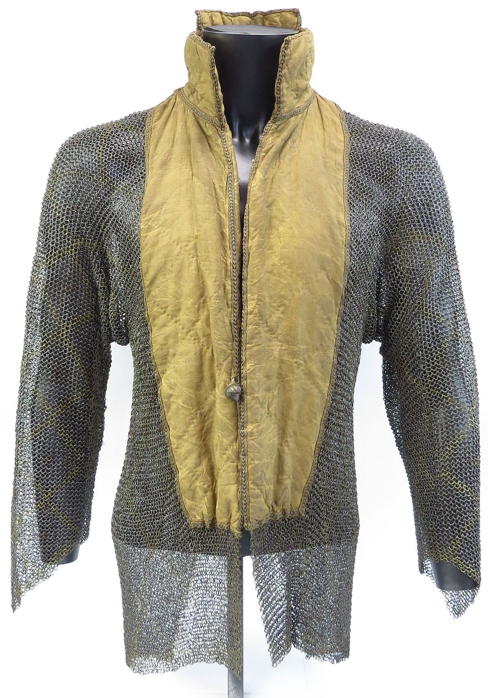 Lot 195: A FINE INDIAN MAIL ARMOR COAT