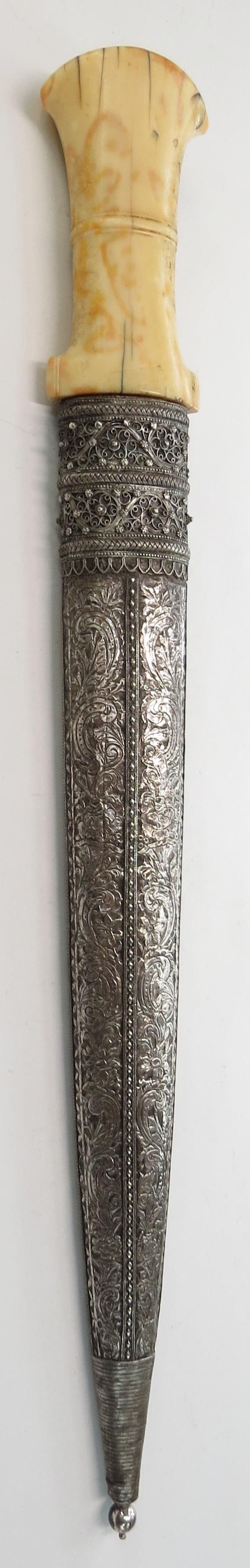 Lot 205: A RARE OTTOMAN KAMA DAGGER