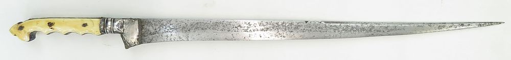 Lot 282: A RARE ALGERIAN FLYSSA DAGGER