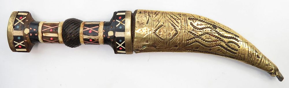 Lot 312: A SYRIAN MAGDALI DAGGER