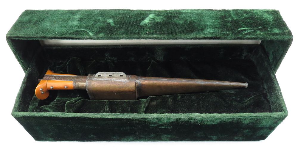 Lot 319: A CASED AFGHAN CHOORA DAGGER
