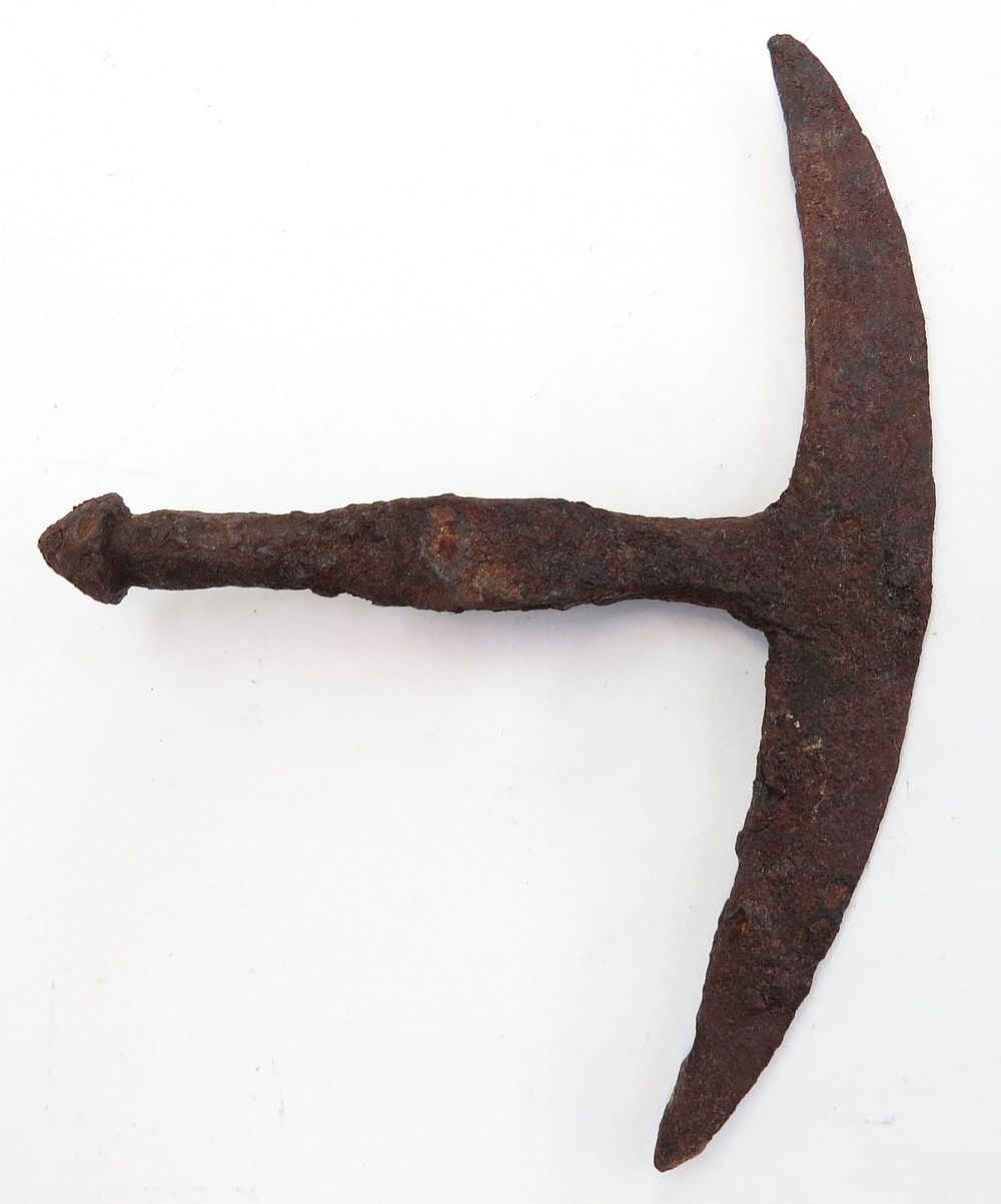 Lot 323: A RARE SCYTHIAN BATTLEAXE HEAD