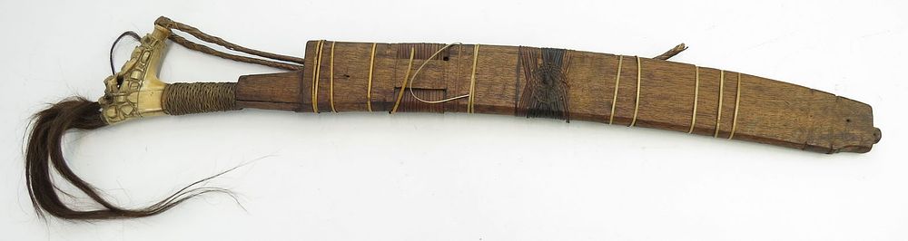 Lot 167: A RARE DAYAK HEADHUNTER LANGGAI TINGGANG SWORD