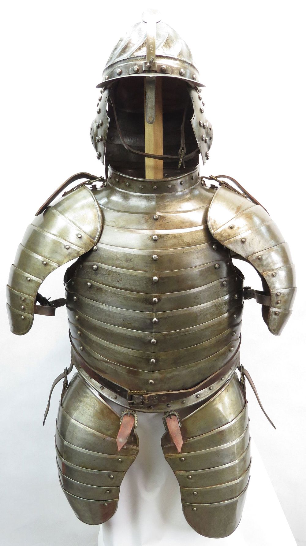 Lot 174: A RARE VICTORIAN-ERA POLISH HUSSARS ARMOR