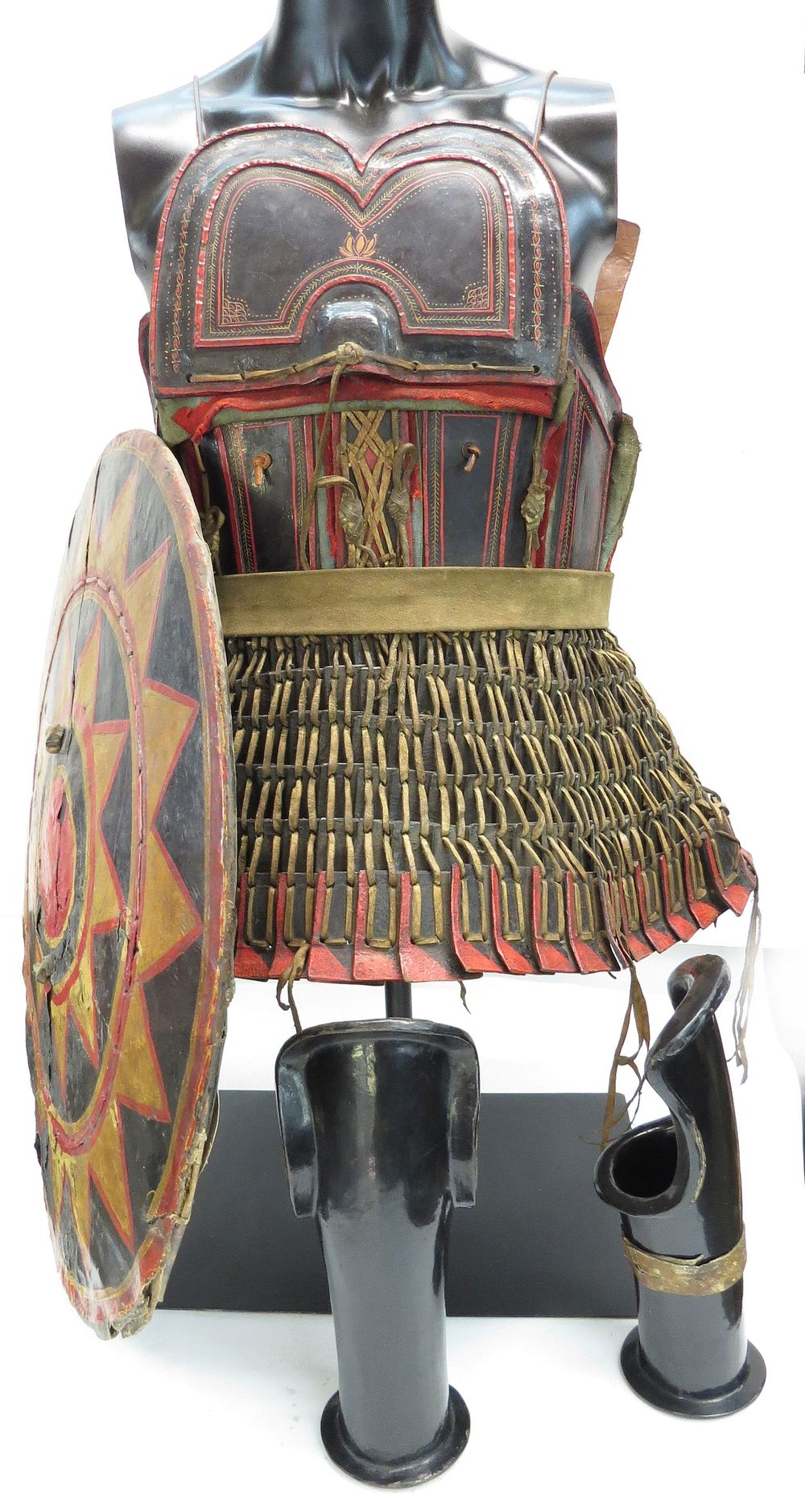 Lot 176: A RARE ETHNIC CHINESE LEATHER ARMOR SET