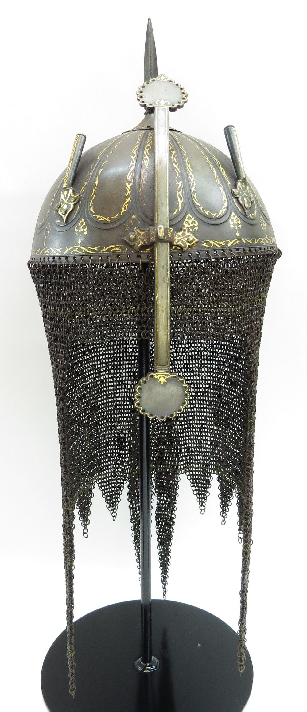 Lot 207: A RARE INDIAN TOP HELMET