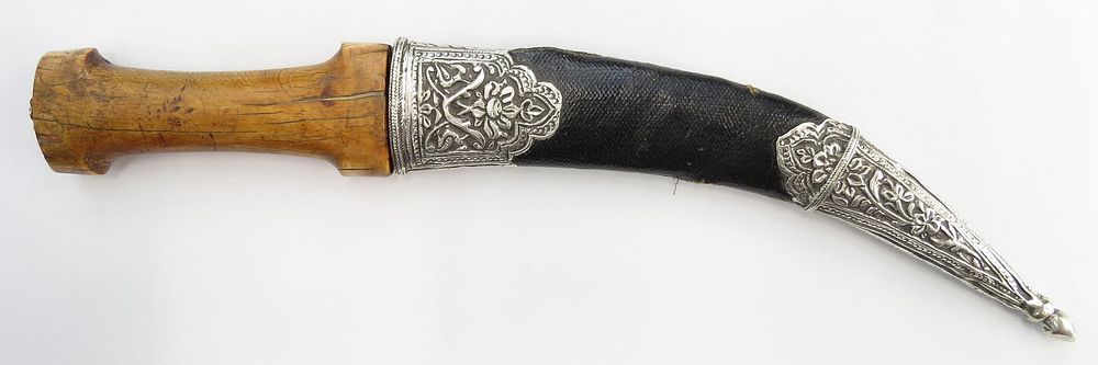 Lot 242: A PERSIAN KHANJAR DAGGER