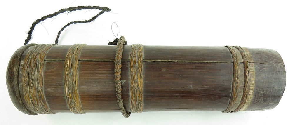 Lot 278: A DAYAK HEADHUNTER POISON DART CASE