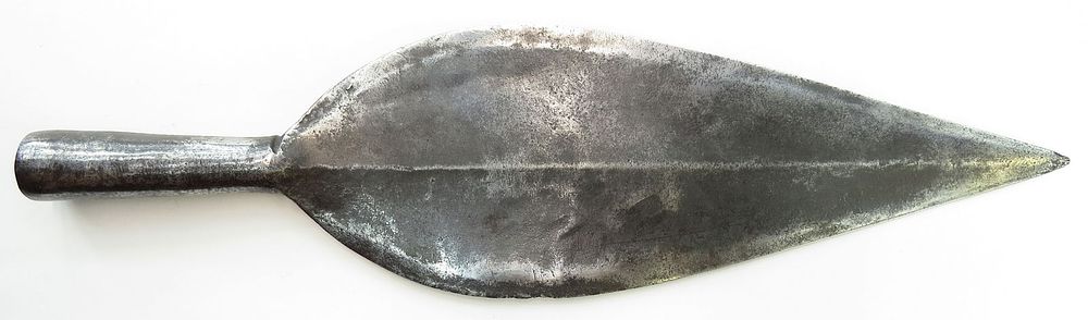Lot 286: A RARE SUDANESE SPEARHEAD
