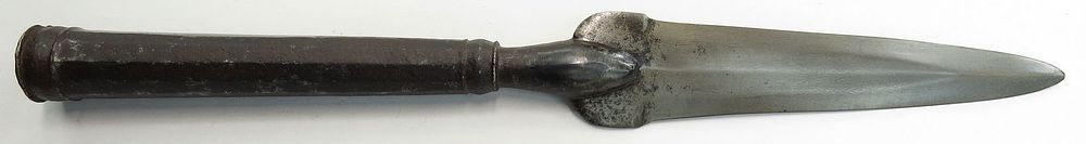 Lot 287: AN INDIAN SPEARHEAD