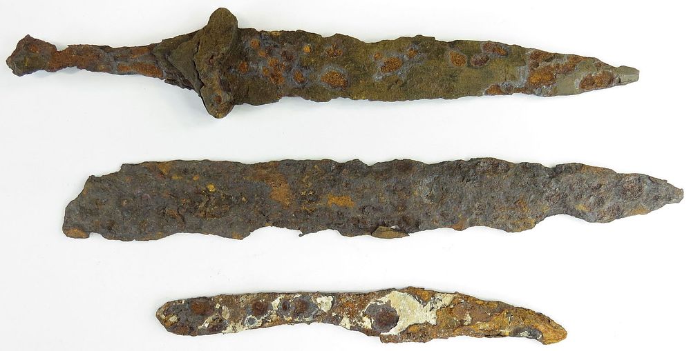 Lot 320: THREE SCYTHIAN KNIVES