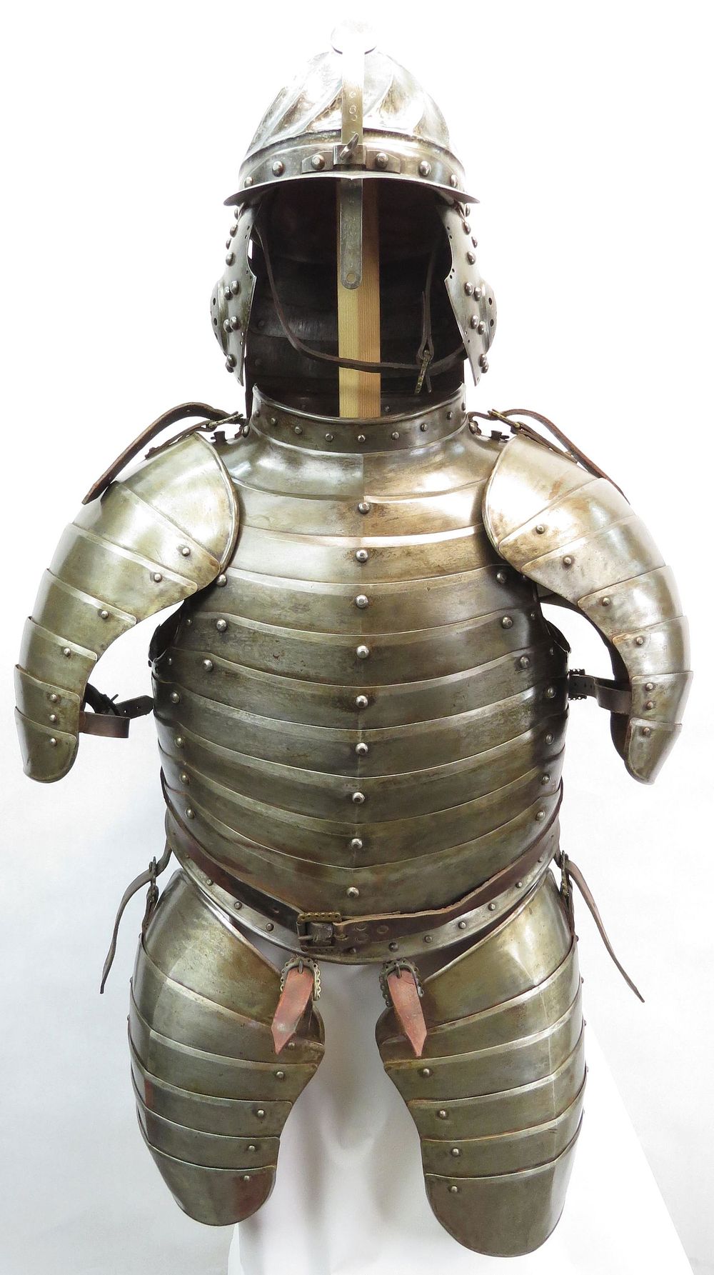 Lot 174: A RARE VICTORIAN-ERA POLISH HUSSARS ARMOR