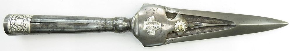 Lot 207: AN INDIAN LANCEHEAD