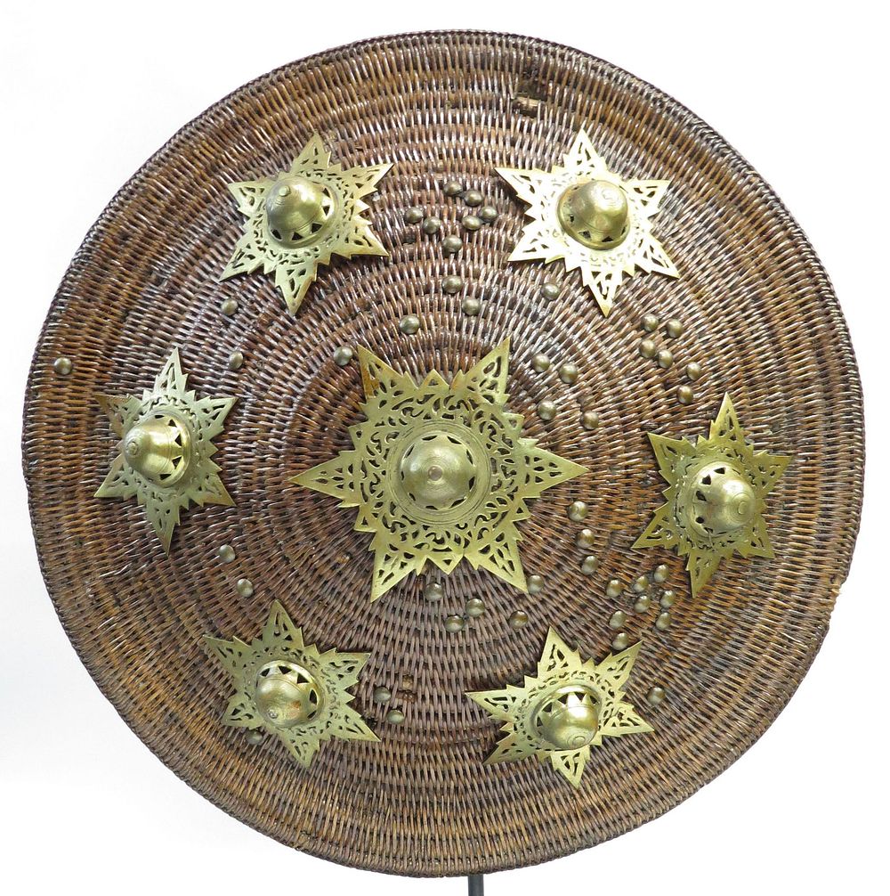 Lot 286: A SUMATRAN PEURISE AWI SHIELD