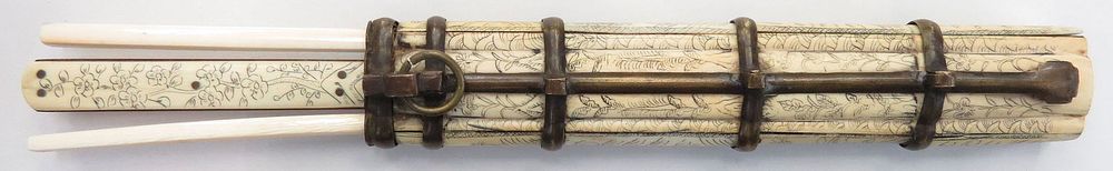 Lot 356: A CHINESE TROUSSE